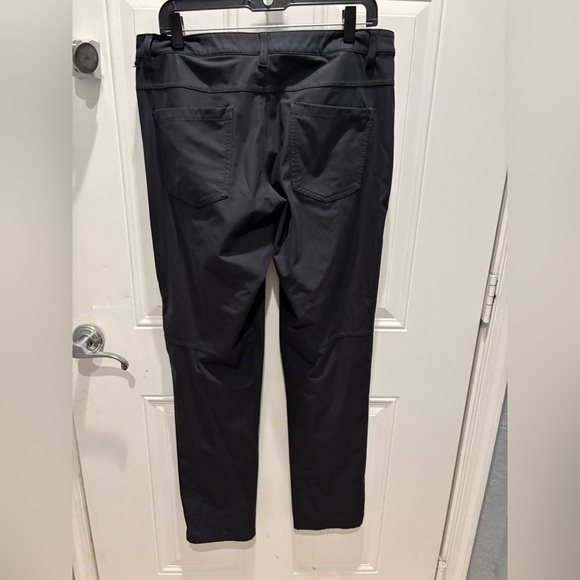 Lululemon ABC Pant Classic *34"
Obsidian - Picture 4 of 5